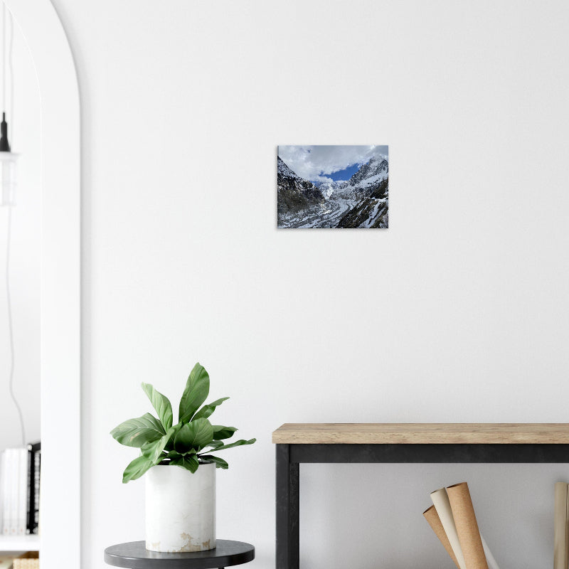 Exklusive Hochgebirgsfotografie des Gletschers Mer de Glace im Mont-Blanc-Massiv von BruggerPhotography. Beeindruckende Naturaufnahme von Eismassen und schroffen Gipfeln, erhältlich als Fine-Art Print, Leinwand oder Alu-Dibond.