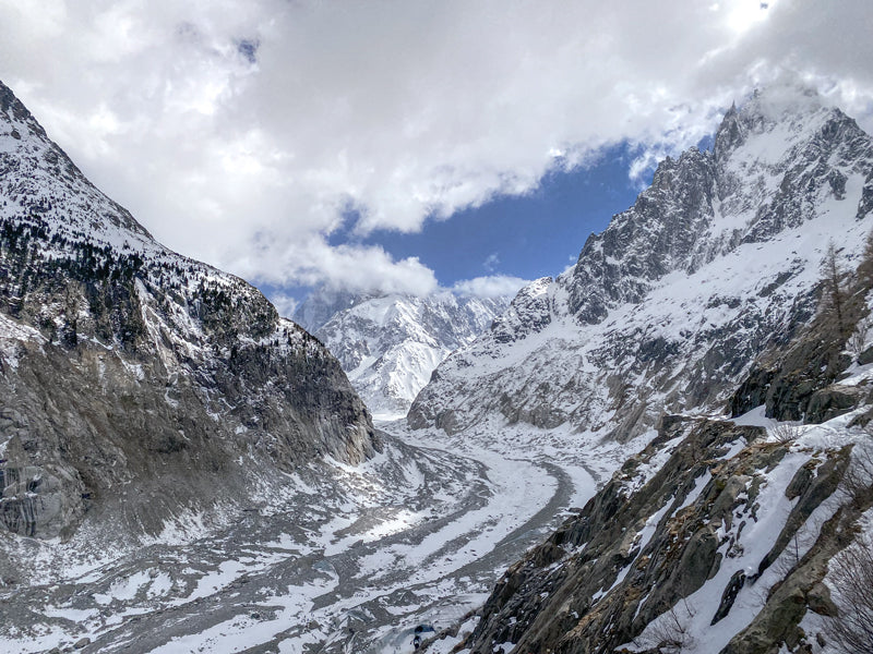 Exklusive Hochgebirgsfotografie des Gletschers Mer de Glace im Mont-Blanc-Massiv von BruggerPhotography. Beeindruckende Naturaufnahme von Eismassen und schroffen Gipfeln, erhältlich als Fine-Art Print, Leinwand oder Alu-Dibond.