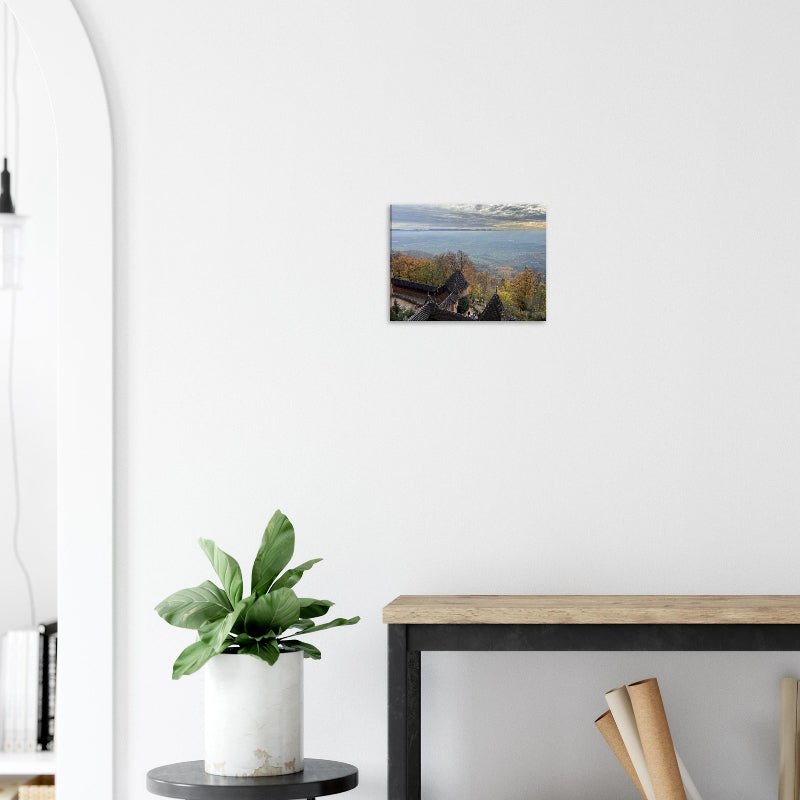 Panoramafotografie von der Burg Haut-Königsbourg mit Blick über die elsässische Rheinebene von BruggerPhotography. Herbstliche Farben und historisches Mauerwerk, erhältlich als Fine-Art Print oder Leinwand.